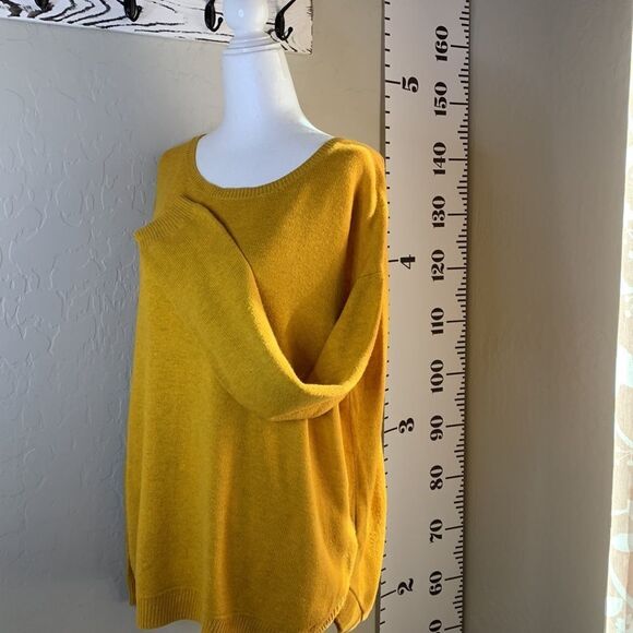 𝅺H&M long sleeve sweater with back zipper tapered hem mustard yellow medium - Picture 4 of 10